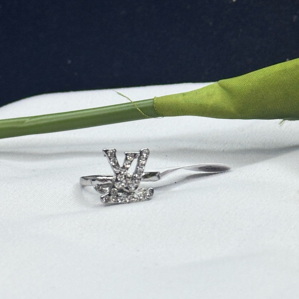 Fashion Jewelry Silver Tone Crystal Rhinestone  Fashion Ring SZ 5.25